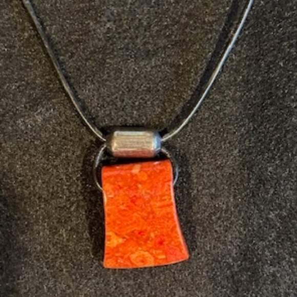 Retired Silpada N0965 Cardinal Rule Sponge Coral Pendant Necklace - Picture 2 of 3